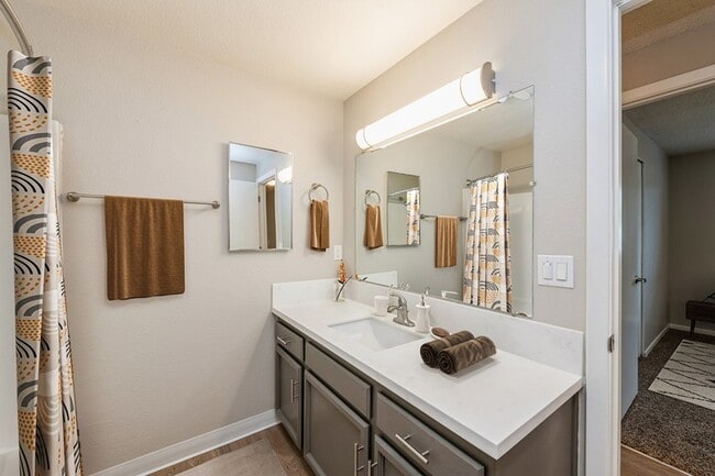 Building Photo - ReNew Rock Creek Townhomes