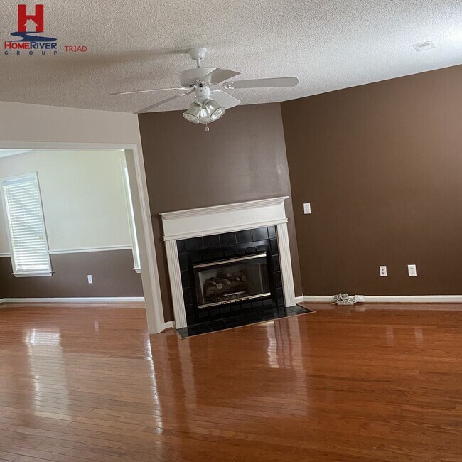 Foto del edificio - 1221 Maplewood Ave