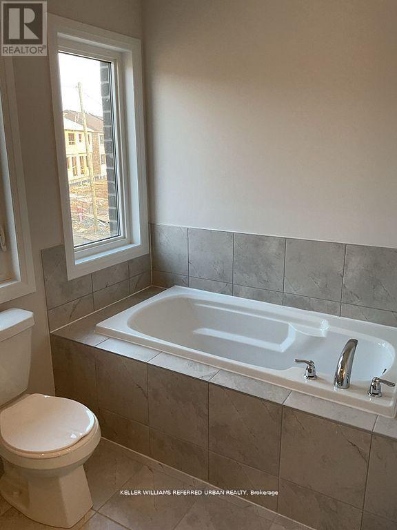 Building Photo - 48 Blackburn St