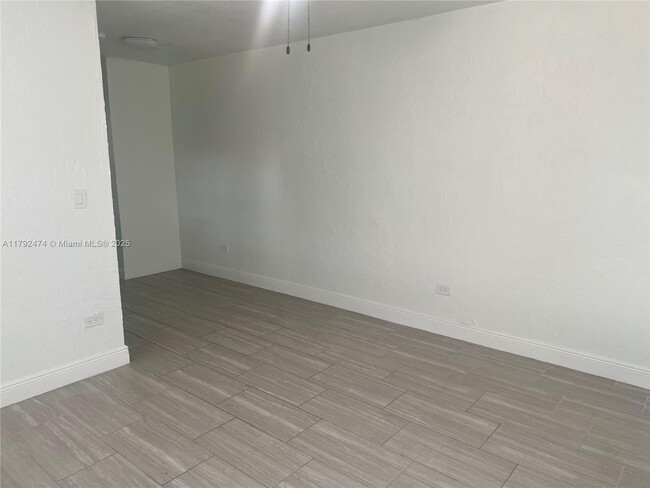 Foto del edificio - 1600 NW 42nd St