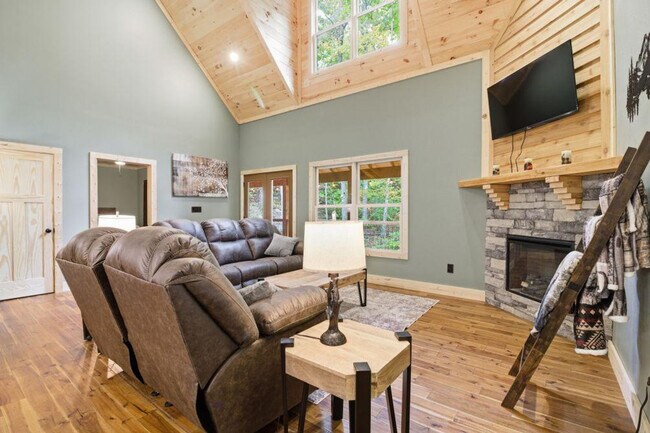 Foto del edificio - 3045 Jones Creek Ln