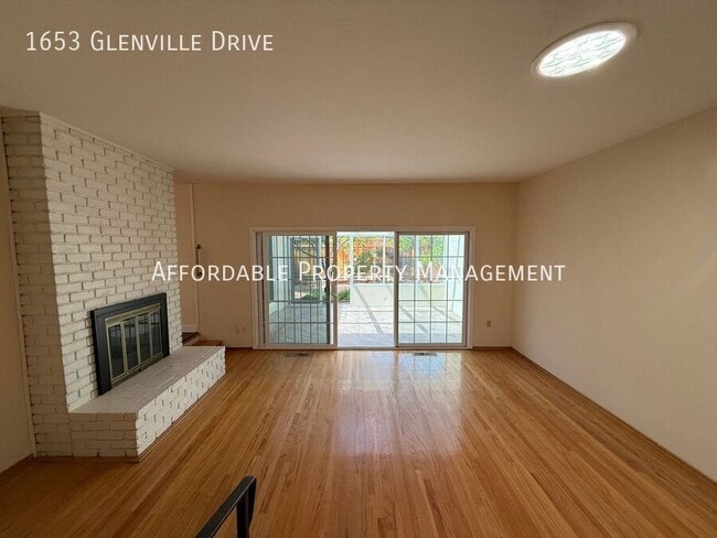 Foto del edificio - 1653 Glenville Dr