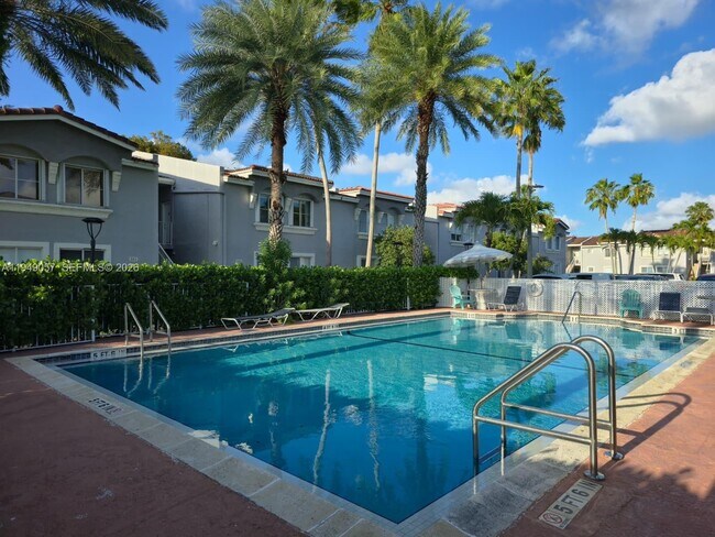 Foto del edificio - 4744 NW 114th Ave