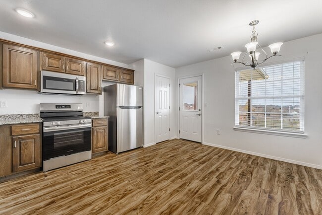 Building Photo - Newly updated home