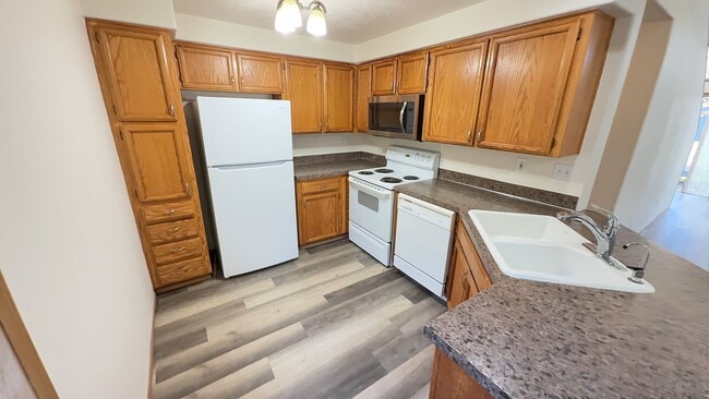 Building Photo - 50% OFF One Month's RENT! 3 Bedroom 2 Bath Home W/Fenced Backyard on Dead End Street