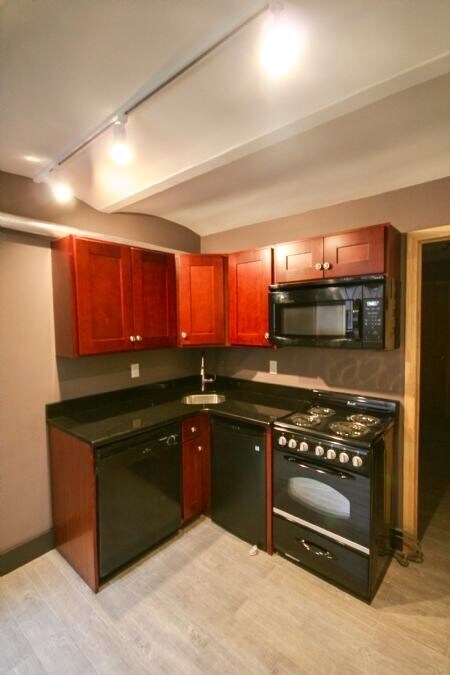 Primary Photo - 622 E 9th St