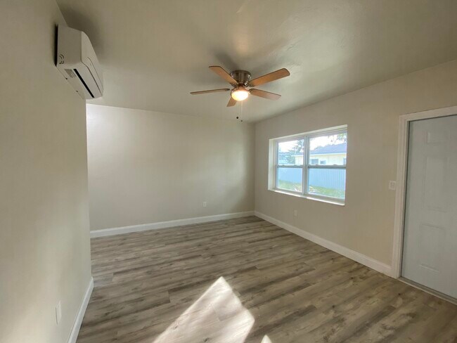 Building Photo - 859 NE 90th St