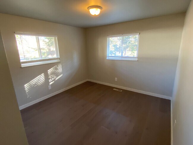 Foto del edificio - 2 Bed 1 Bath Home in NE Fort Collins!