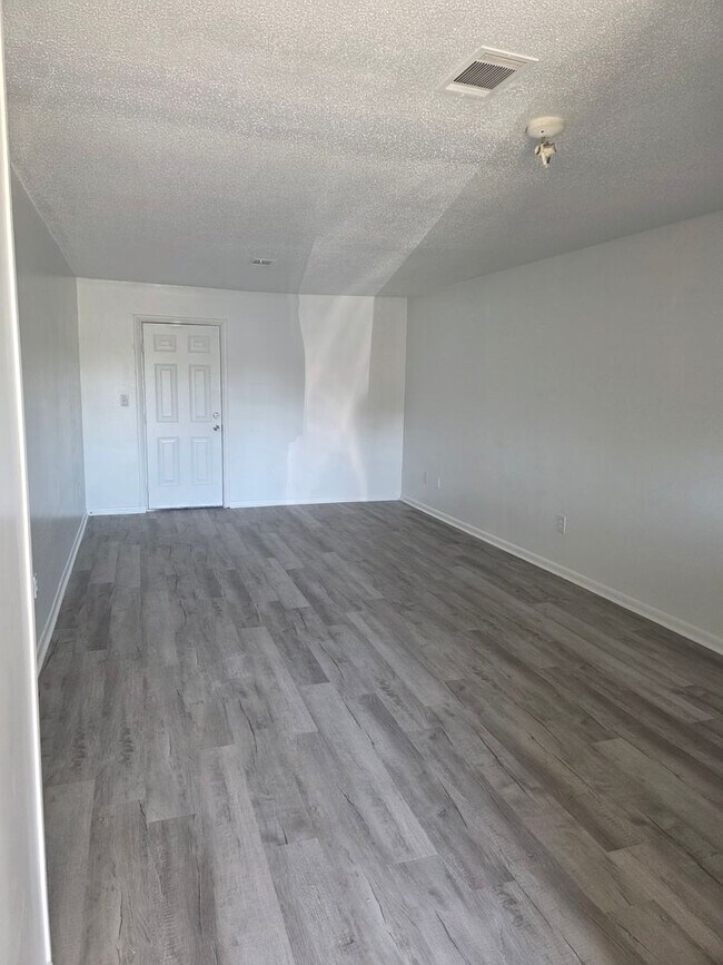 Foto del edificio - 2 BR j