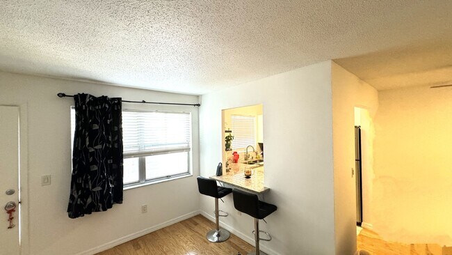 Building Photo - Unfurnished Annual Rental