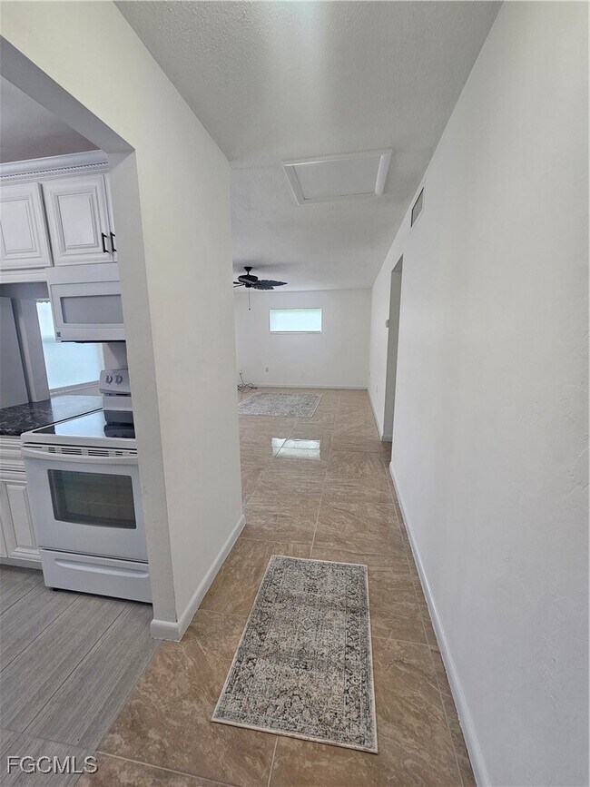 Foto del edificio - 702 Joel Blvd