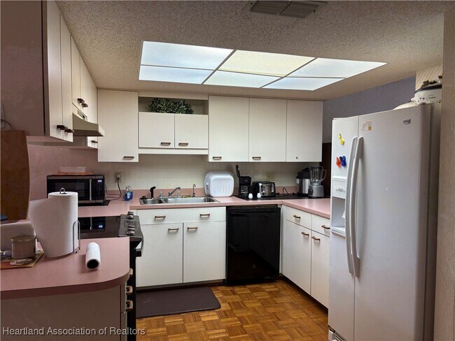 Building Photo - 5762 Matanzas Dr