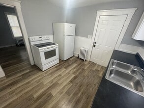 Building Photo - 555 Highland Ave