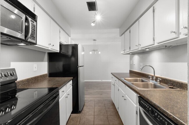 Foto del edificio - 2BR SFR • Stainless Appliances • Resort Amenities in Denver