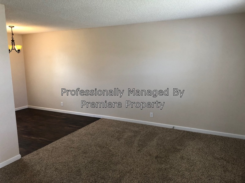 Foto principal - 601 NE Chipman Rd