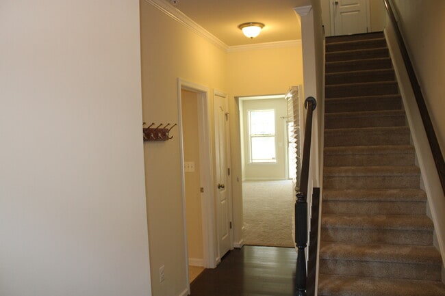 Foto del edificio - 829 Jarrett Ln