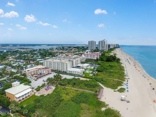 Building Photo - 145 S Ocean Ave