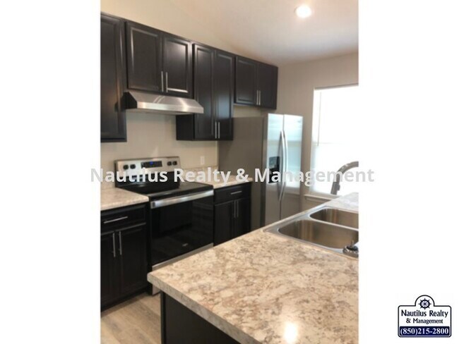 Building Photo - 612 Helen Ave