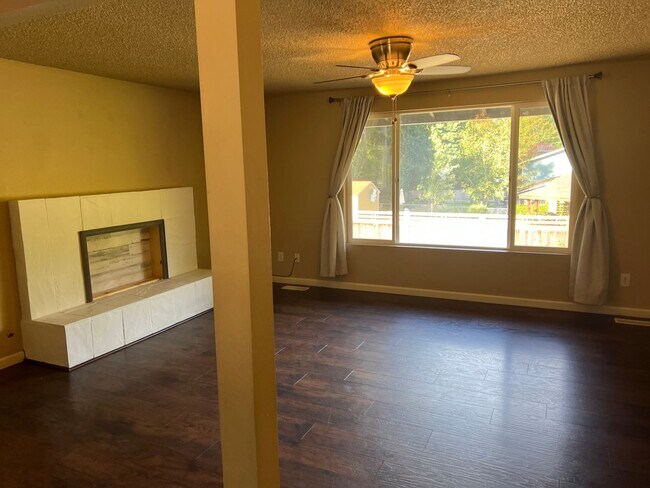 Foto del edificio - 4 Bedroom Home in Port Orchard