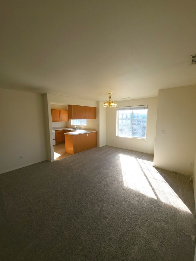 Building Photo - PRICE REDUCED ...Cozy upper level 3BD 2BA