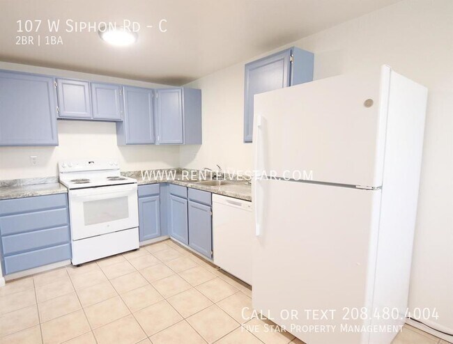 Building Photo - Spacious 2 Bedroom Apartment Available! Vi...