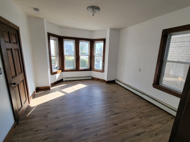 Building Photo - 123 Choate St