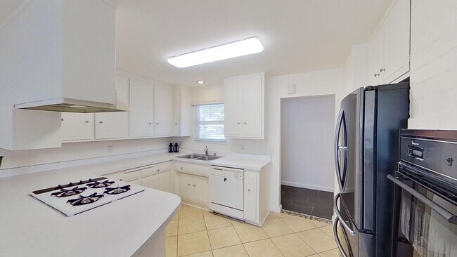 Foto del edificio - 16402 Birdie Ln