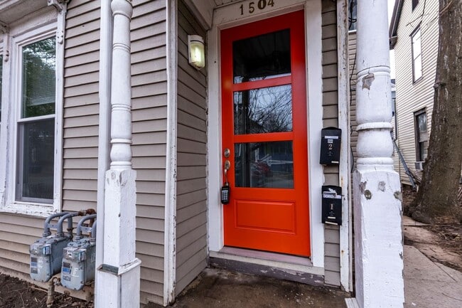 Photo - 1504 E Breckinridge St Apartment