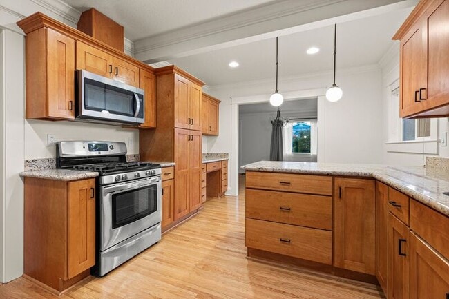 Building Photo - 3803 SE 65th Ave