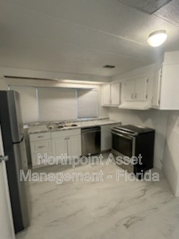Building Photo - 5002 Windmill Manor Ave