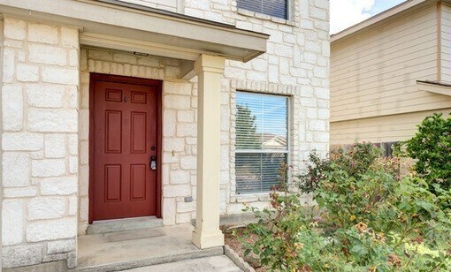 Foto del edificio - 4 bedroom / 2.5 bathroom.  Over 2500 sq ft...