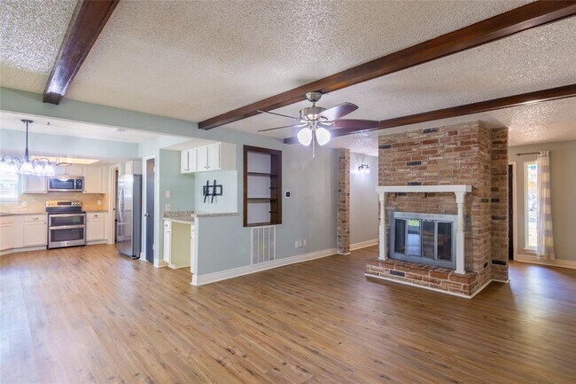 Building Photo - 4015 Postwood Dr