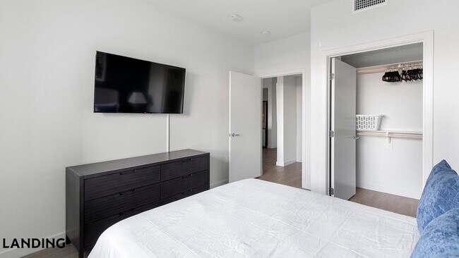 Foto del edificio - 9235 W Russell Rd