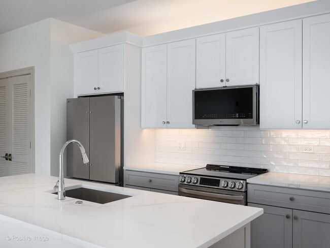 Foto del edificio - 3202 N Racine Ave