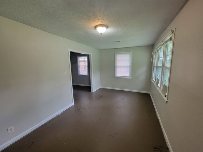 Building Photo - 2111 Dyer St