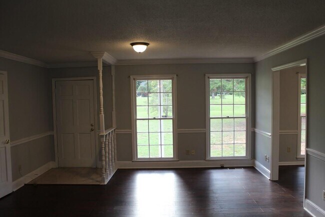 Building Photo - 614 Springfield Dr