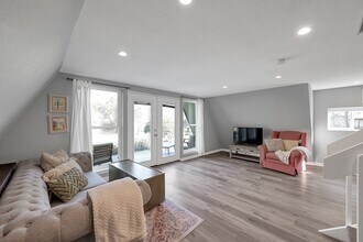 Building Photo - 1500 W Pine Lake Cir