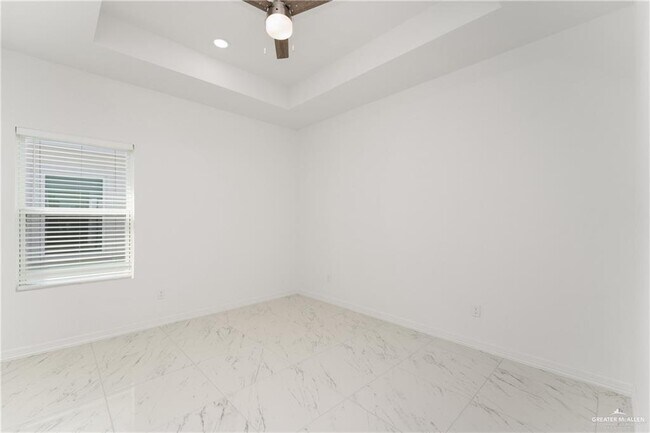 Building Photo - 11 Notre Dame Ave