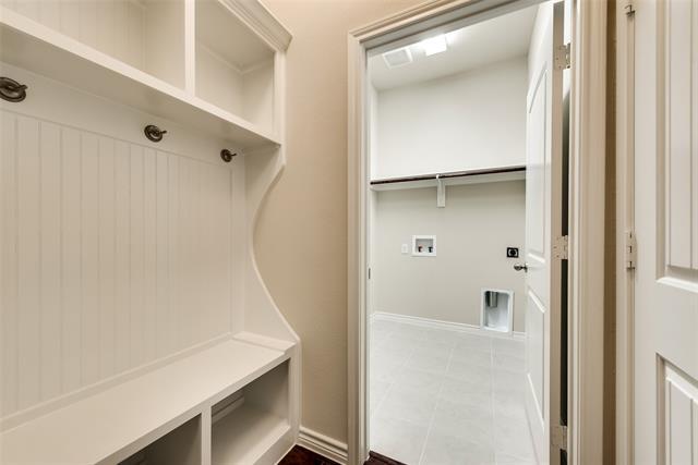 Foto del edificio - 916 Lake Sierra Wy