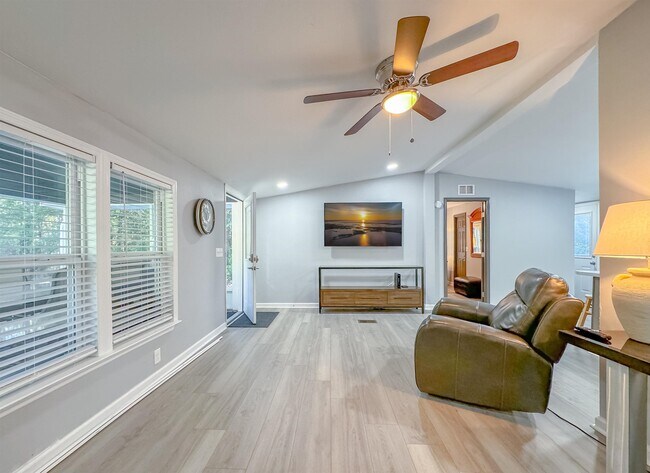 Foto del edificio - 16957 Lake Christiana Ct