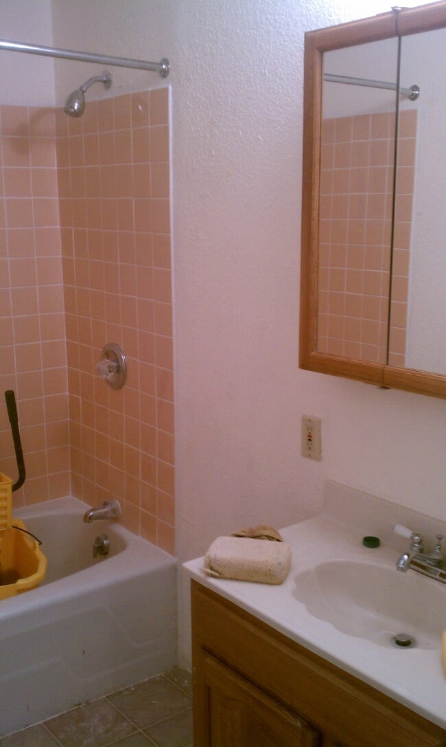 Building Photo - 94 E Alvord St