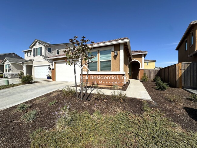 Building Photo - Updated 4bd/2ba Home with 2 Car Garage