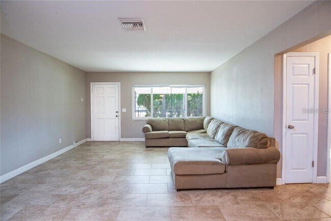 Foto del edificio - 2074 Greenbriar Blvd