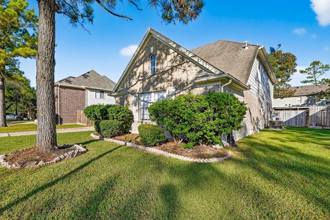 Building Photo - 2506 Parkhaven Dr