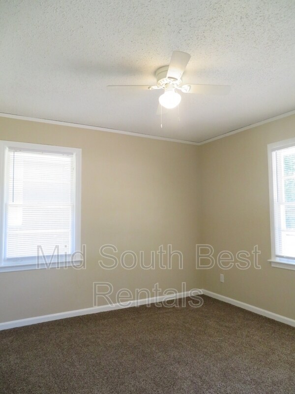 Foto del edificio - 1692 Baine Ave