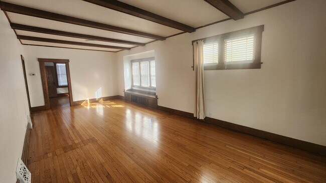 Foto del edificio - Rent your way to a brighter future!