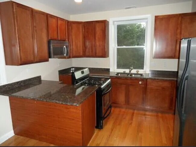 Foto del edificio - 7211 N Damen Ave