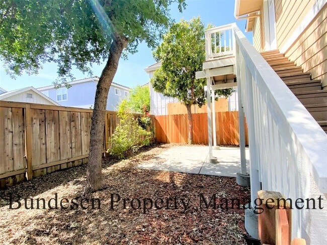 Building Photo - 747 Fresno Ave