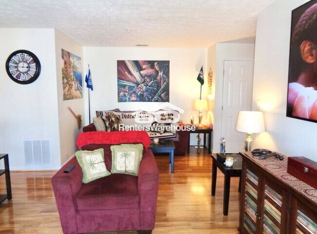 Building Photo - 2443 Blue Springs Ct