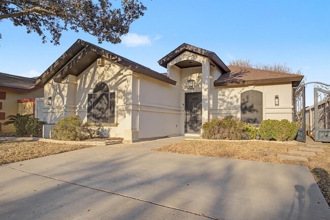 Building Photo - 10307 Dancer Dr